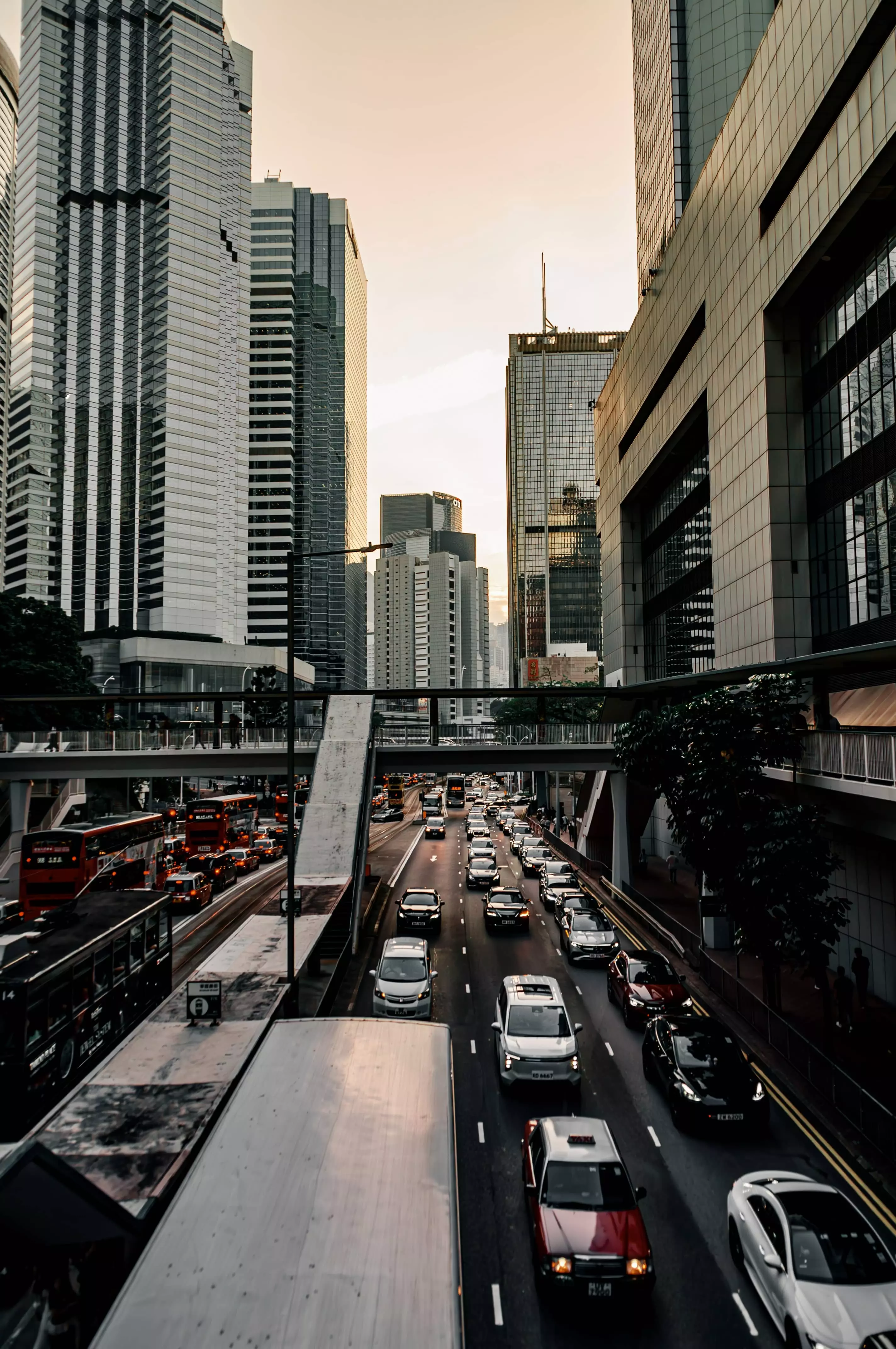 香港金钟军器厂街天桥